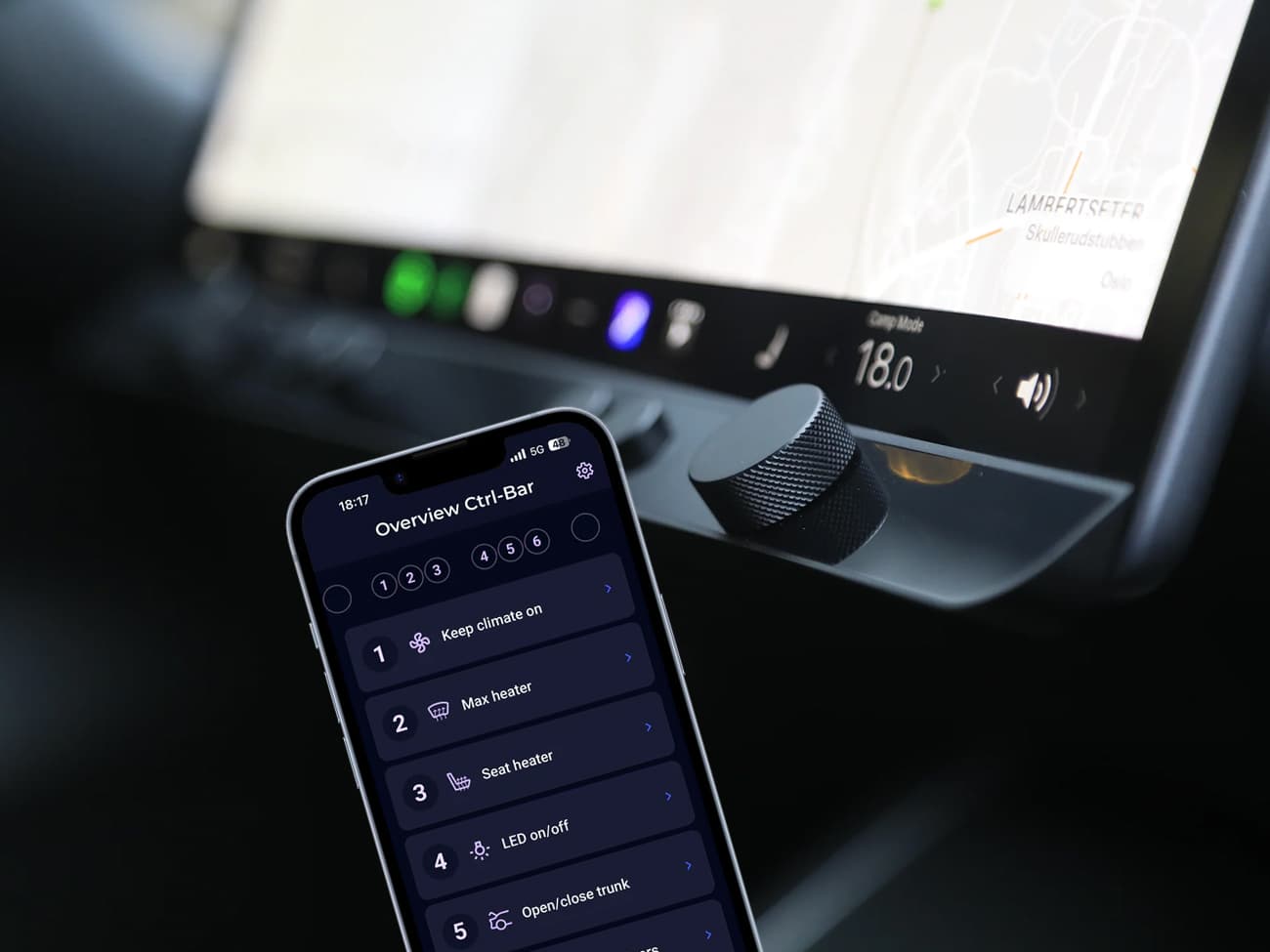 Fysiske knapper for Tesla, koblet rett mot bilen.